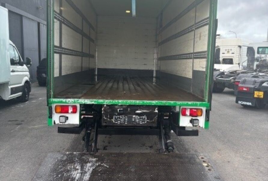 Mercedes Atego  1018