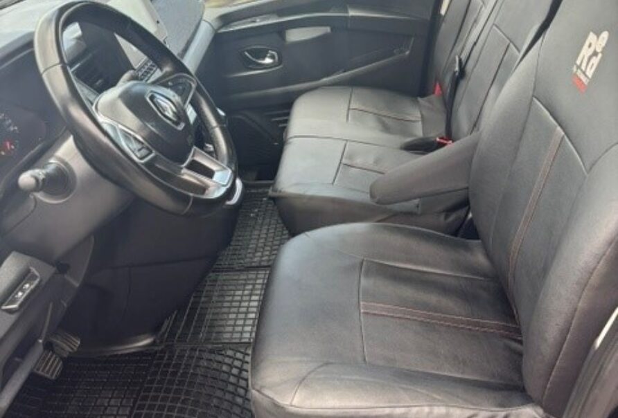 Renault Trafic   Automaat   6 zitplaatsen