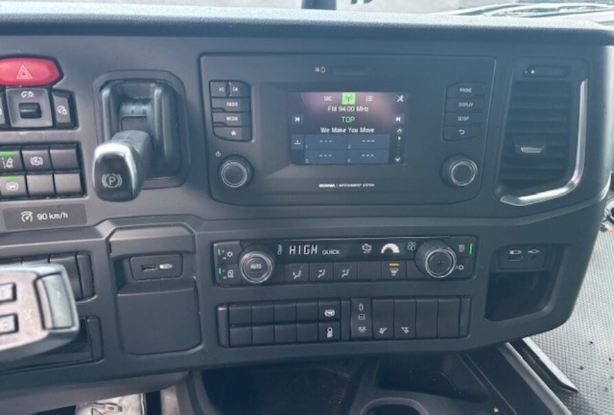 SCANIA R 450     4 PIECES FOR SALE