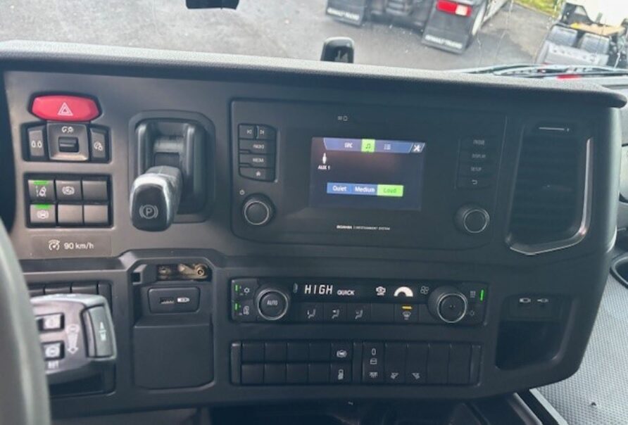 SCANIA R 450     4 PIECES FOR SALE