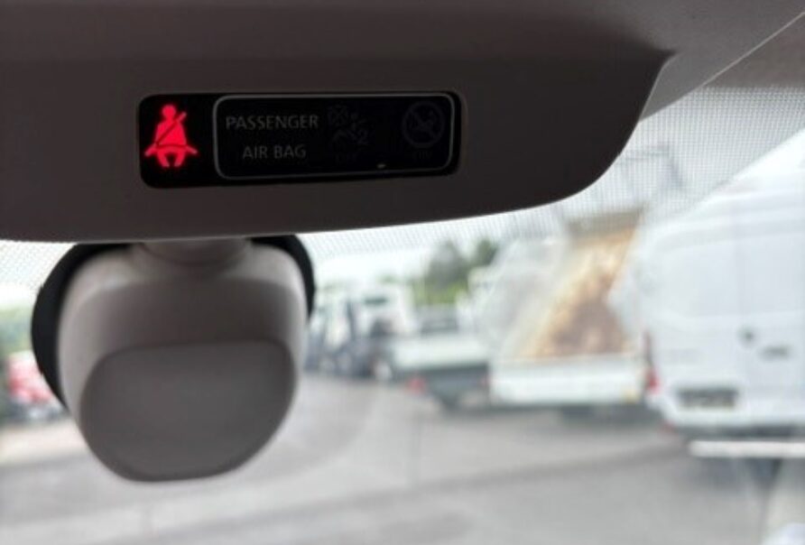 Renault Trafic   145 PK