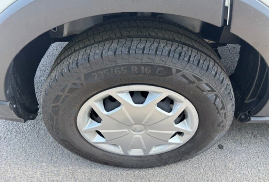 Ford Transit   Meubelbak   Laadbrug