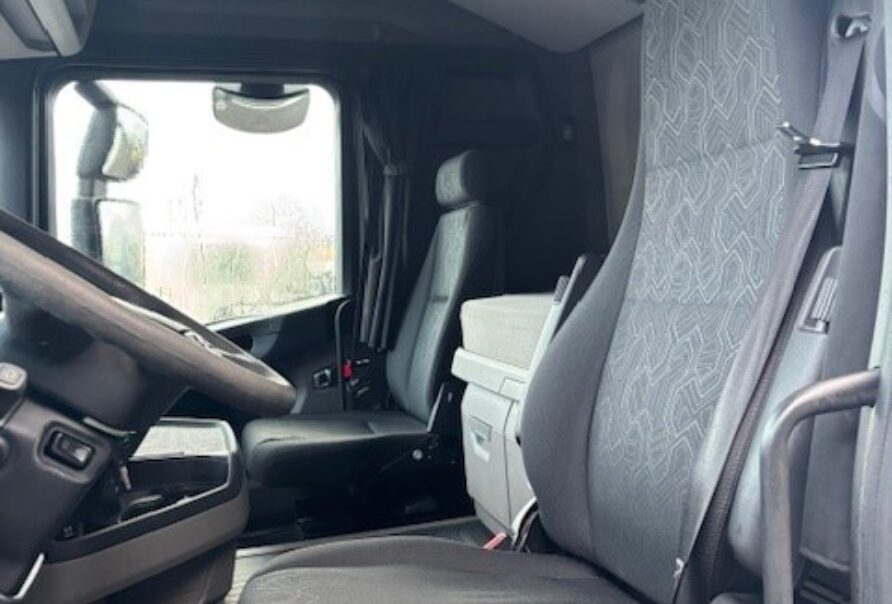 SCANIA R 450     4 PIECES FOR SALE