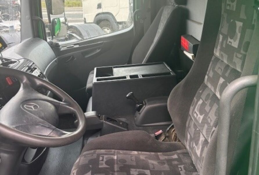 Mercedes Atego  1018