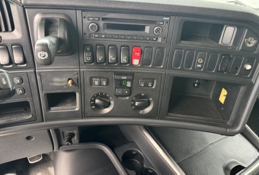 SCANIA R 520    V8