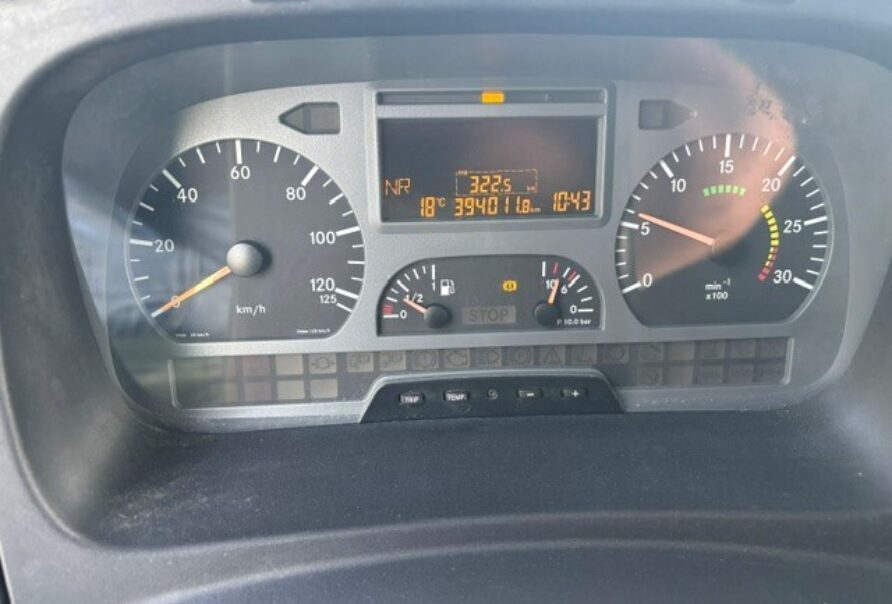 Mercedes Atego   815