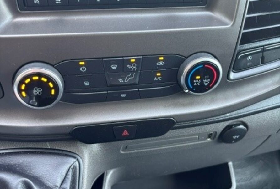 Ford Transit   Meubelbak   Laadbrug