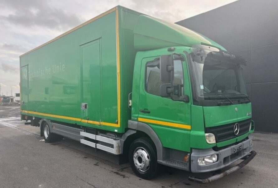 Mercedes Atego  1018