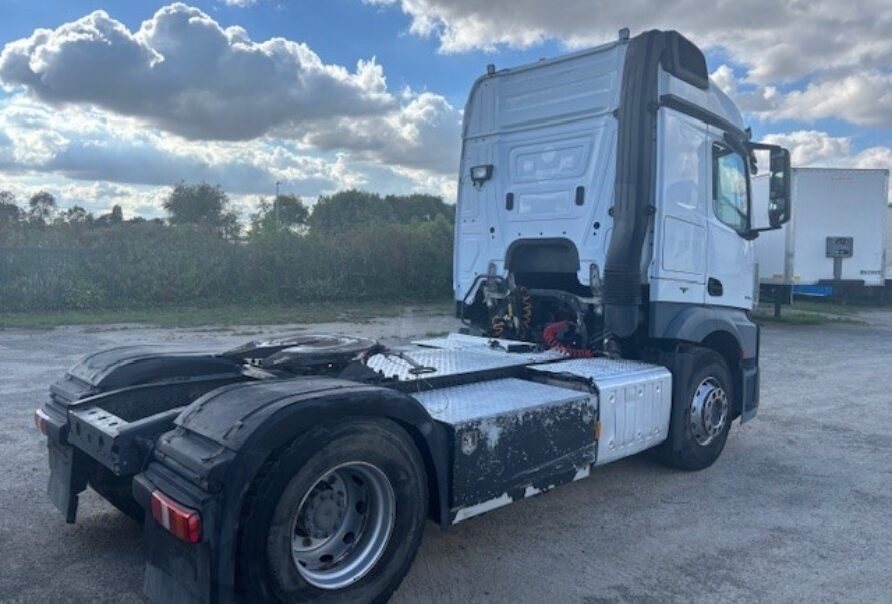 Mercedes Actros  1940