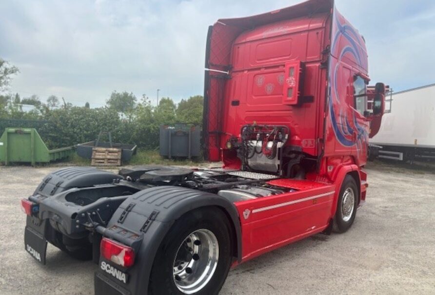 SCANIA R 520    V8