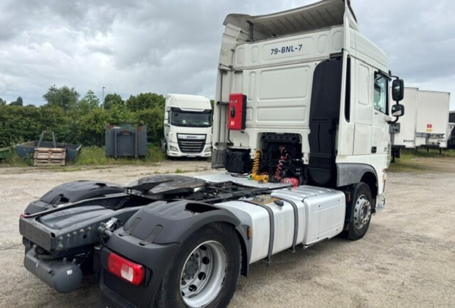 DAF XF 105 460 SPACE CAB