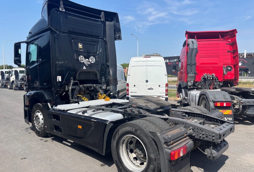 Mercedes Actros  1845