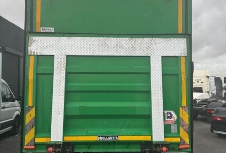 Mercedes Atego  1018