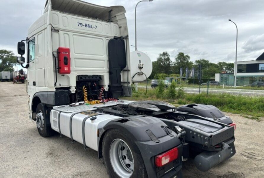 DAF XF 105 460 SPACE CAB