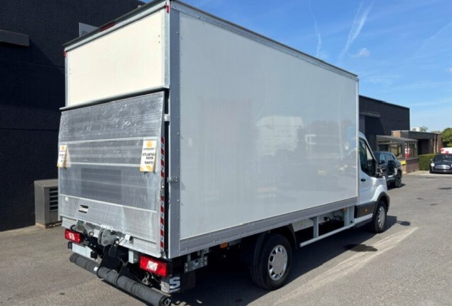 Ford Transit   Meubelbak   Laadbrug