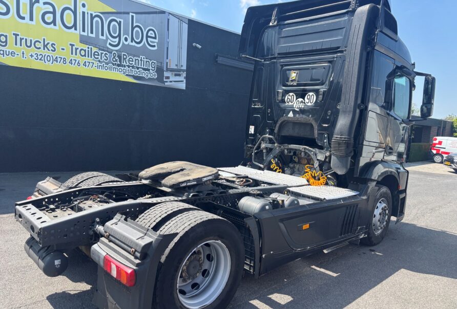 Mercedes Actros  1845