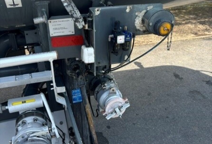 Tankoplegger Trailor   38.000 LITERS   9  COMPARTIMENTEN