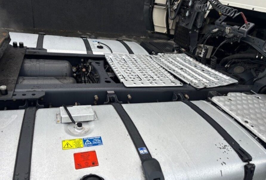 SCANIA R 450     4 PIECES FOR SALE