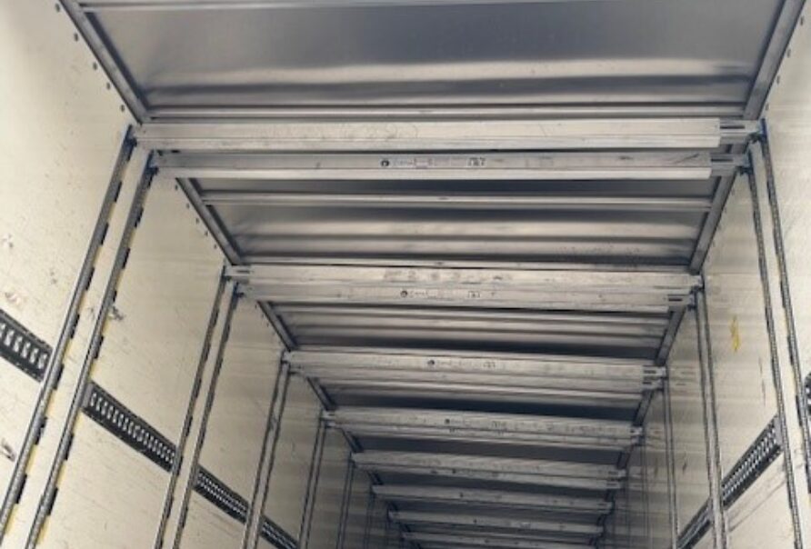 Freuhauf   Boxtrailer   2M95