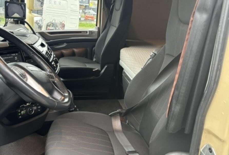 DAF XF 480  SPACE CAB   MANUAL GEARBOX