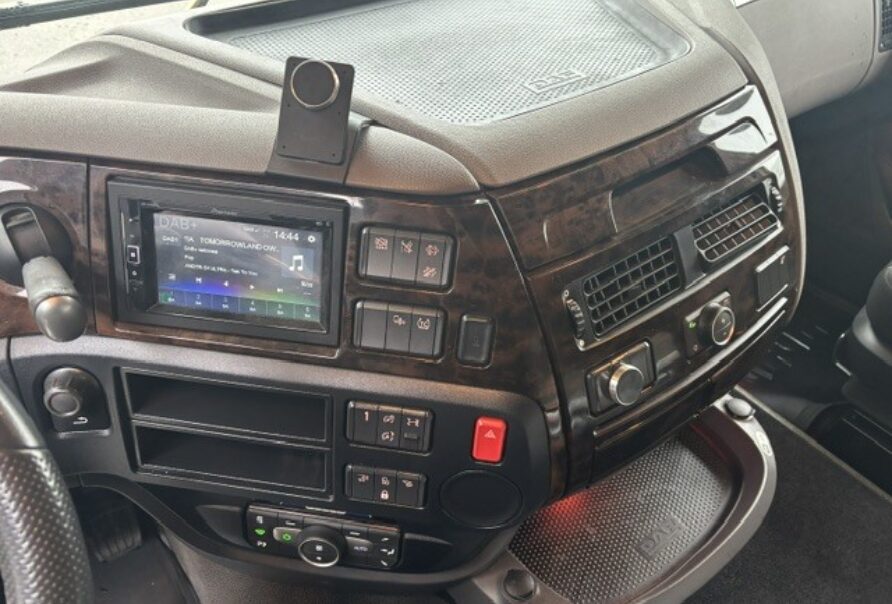 DAF XF 480  SPACE CAB   MANUAL GEARBOX